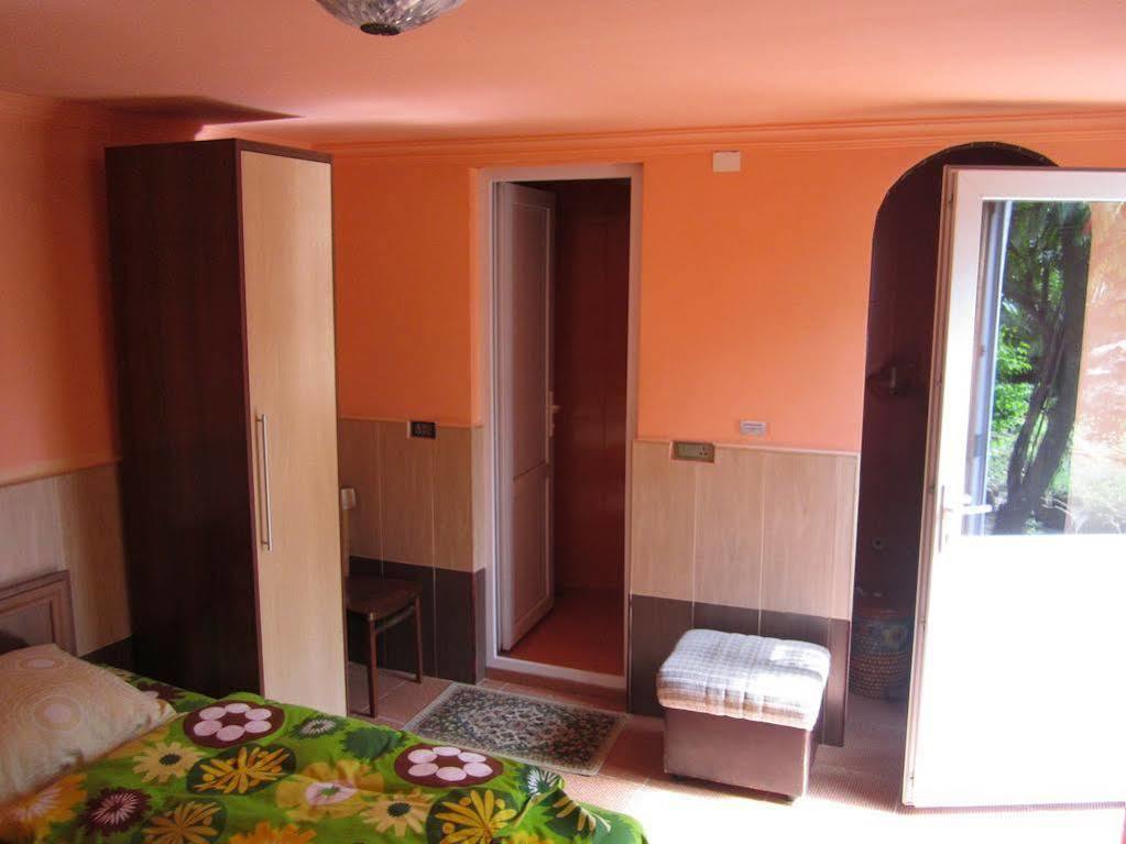 Guesthouse 97 In Batumi 巴统 外观 照片